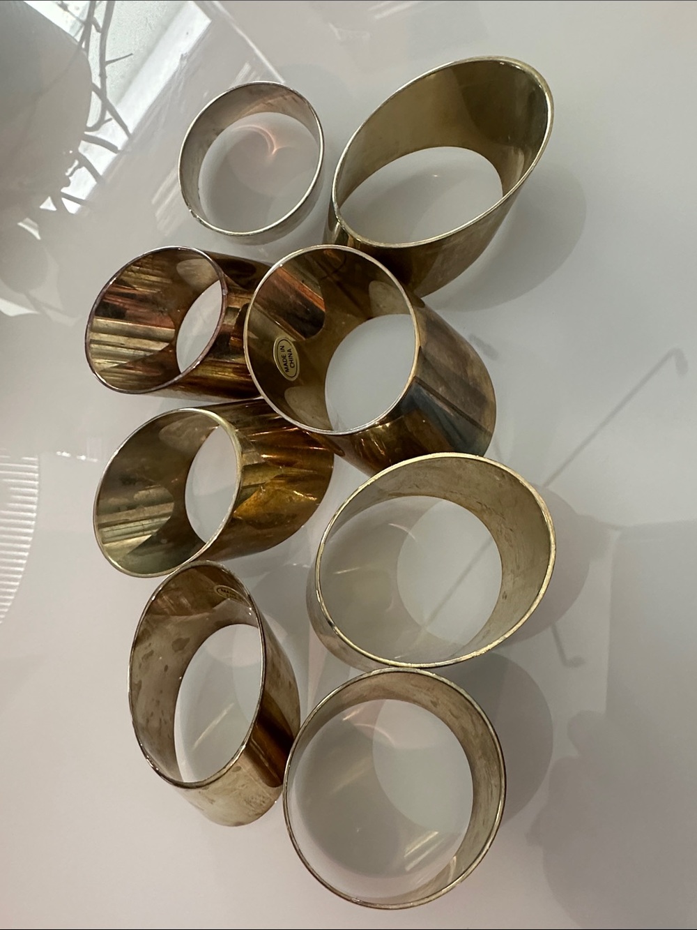 Gold tone metal Napkin Rings Set home decor 8 rings